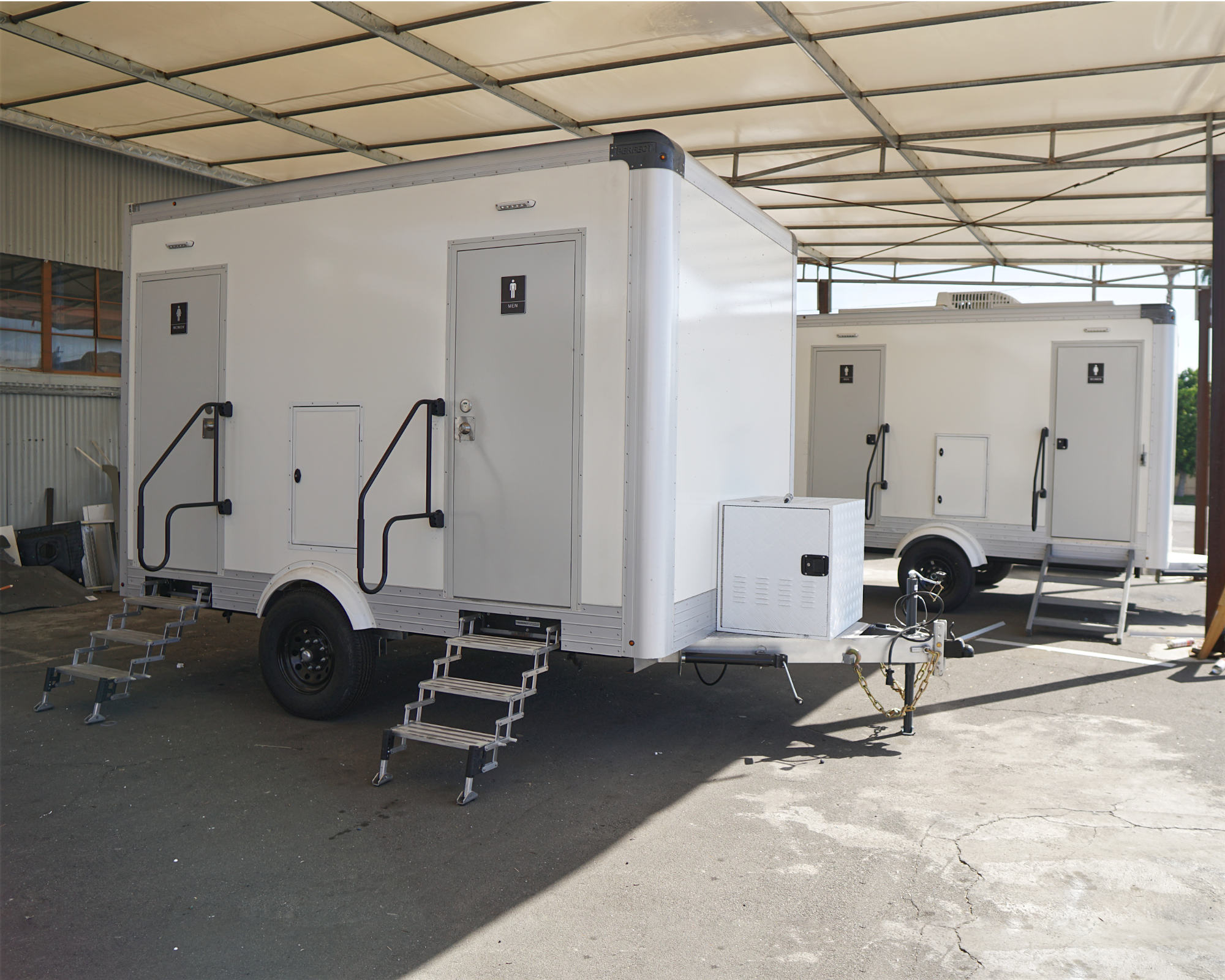 2 Station Restroom Trailers - Image 4